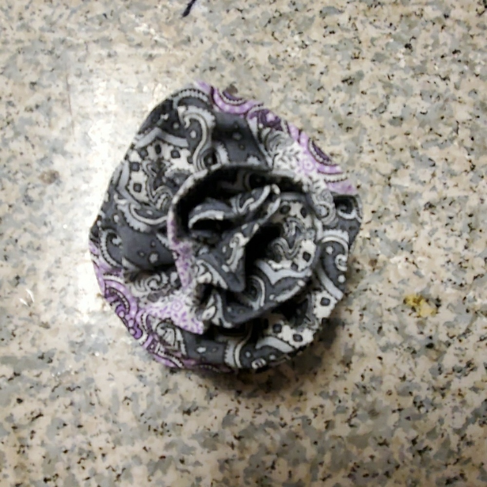 Mens flower lapen pin